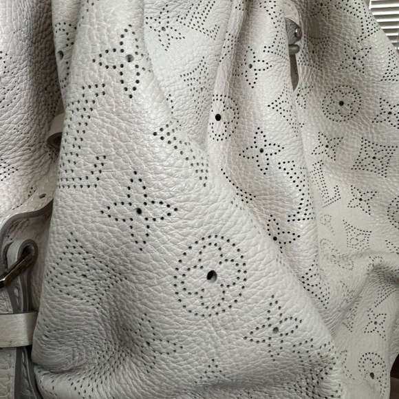 Louis Vuitton blanc ivory Large Mahina - Picture 3 of 10